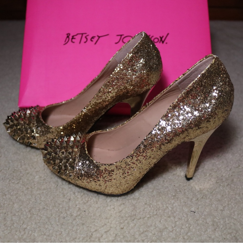 Betsey Johnson Gold Glitter heels